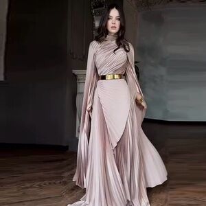 Chic Pleated Maxi Dress in Soft Pink